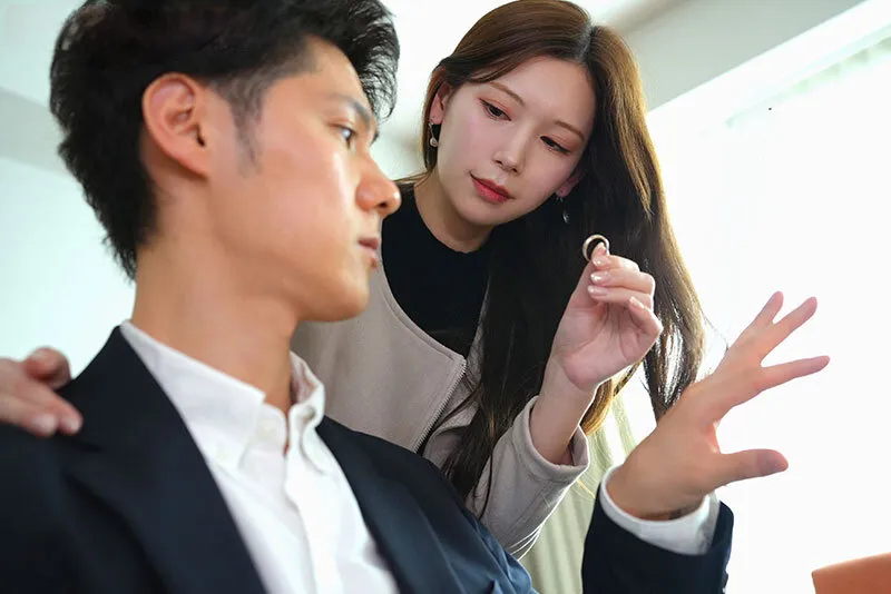 Người vợ đi đi giã ngoại, gã chồng ở nhà bị nhỏ em người vợ gạ đụ không trượt phát nào